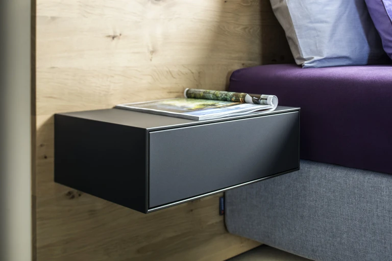 Boxspringbett mit Wandpaneel in Eiche massiv